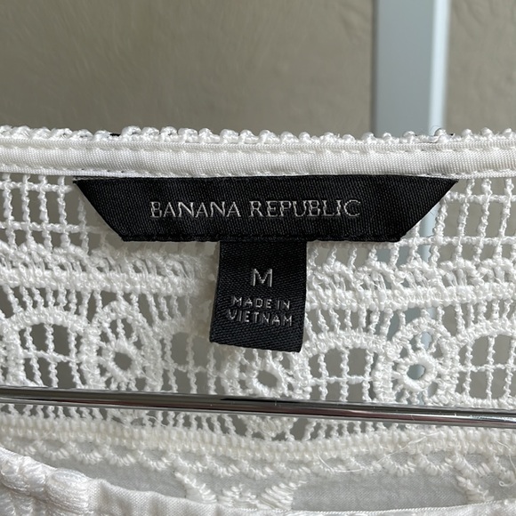 Banana Republic beautiful lace crochet top - Picture 4 of 9